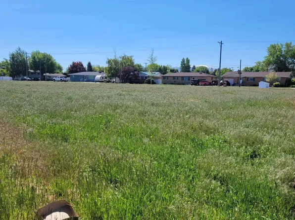 450 E 27th St, Burley, ID 83318