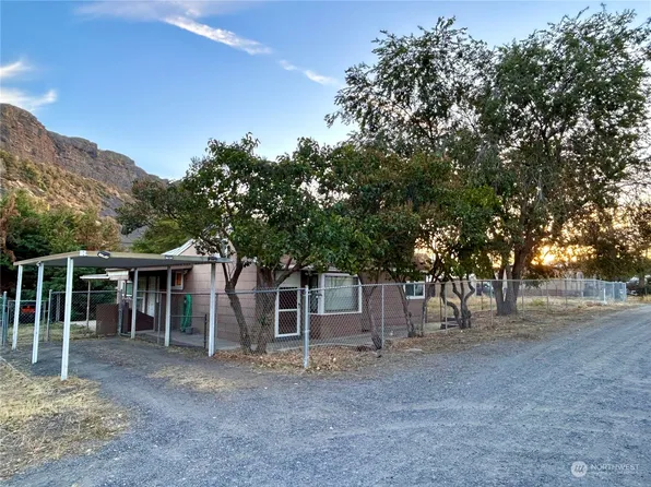 21979 NE Wenatchee Avenue, Grand Coulee, WA 99133