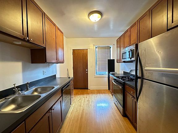 2nd image of 1949 W Cuyler Ave #2