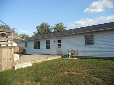 3rd image of 900 Woodlawn Dr