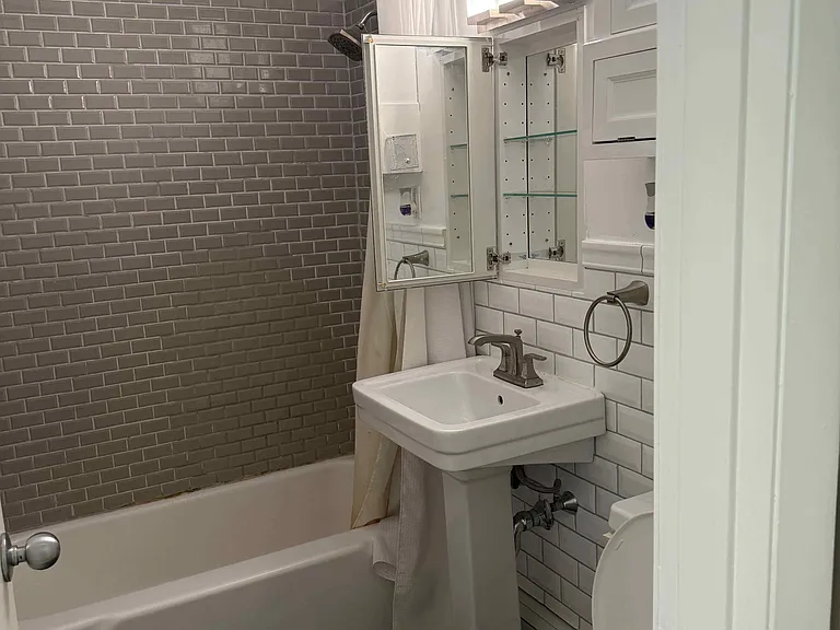 5 Linda Ln #1 — Photo 8