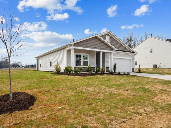 146 Cremello Dr, King, NC 27021