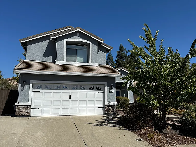 1370 Kerslake Cir — Photo 1