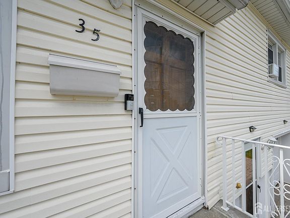 2nd image of 35 Werneking Pl