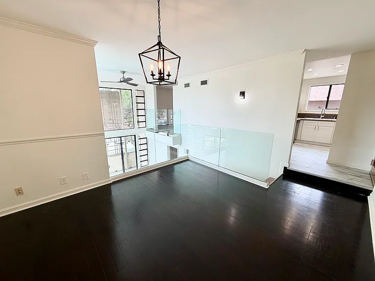 2525 E 19th St #10 — Photo 11