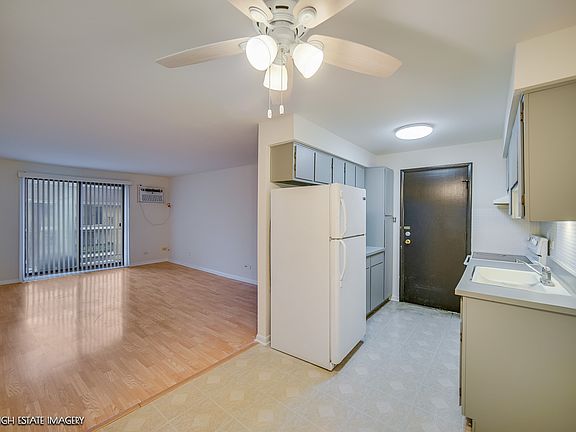 2nd image of 200 Madison St Unit 3B