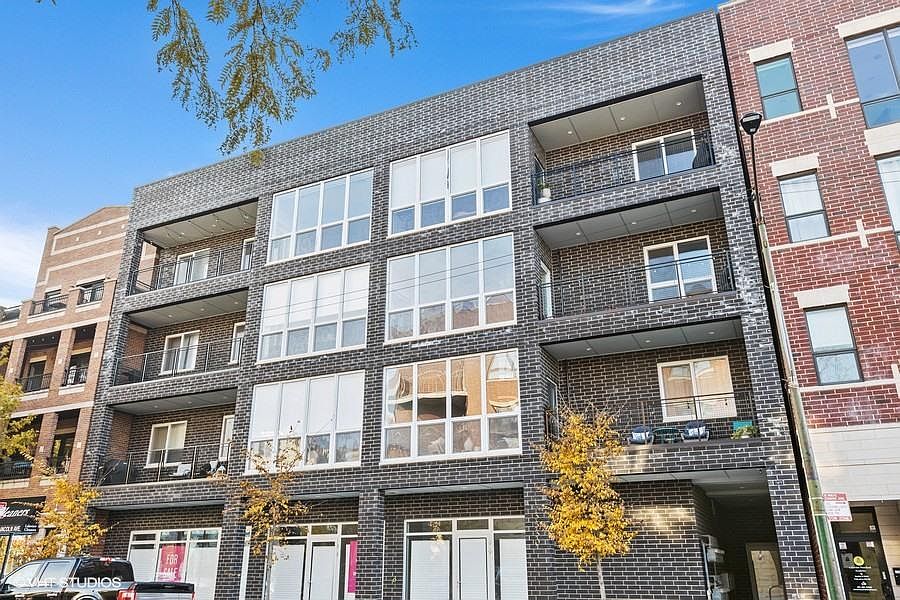 1st image of 3530 N Lincoln Ave #200