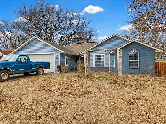 3rd image of 1147 N Fieldstone Ave