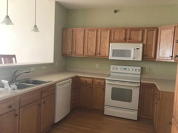 4th image of 1331 SE University Ave Unit 304