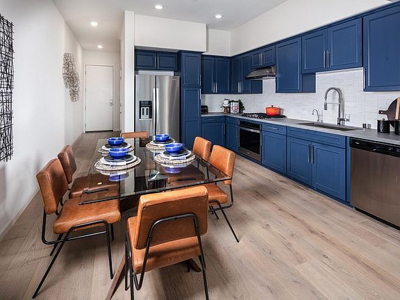 2nd image of 382 Llano De Los Robles Ave #2