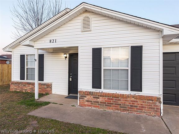 2nd image of 821 S 39th St