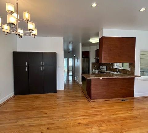 5th image of 915 Jackson St #915