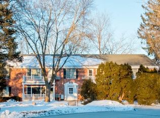 502 Laurel Lake Rd, Thiensville, WI 53092