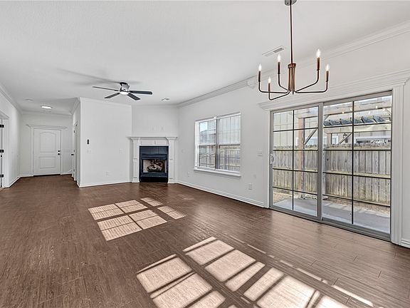 3rd image of 729 N Wordsworth Ln