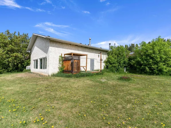 20415 Quadrant Ave SW, Edmonton, AB T6M 2N8
