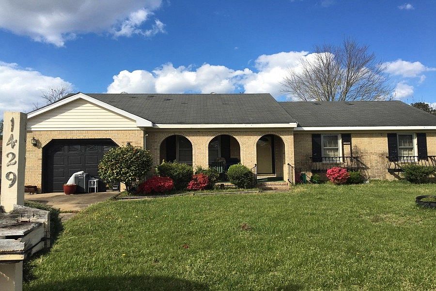 1st image of 1429 Louis Dr