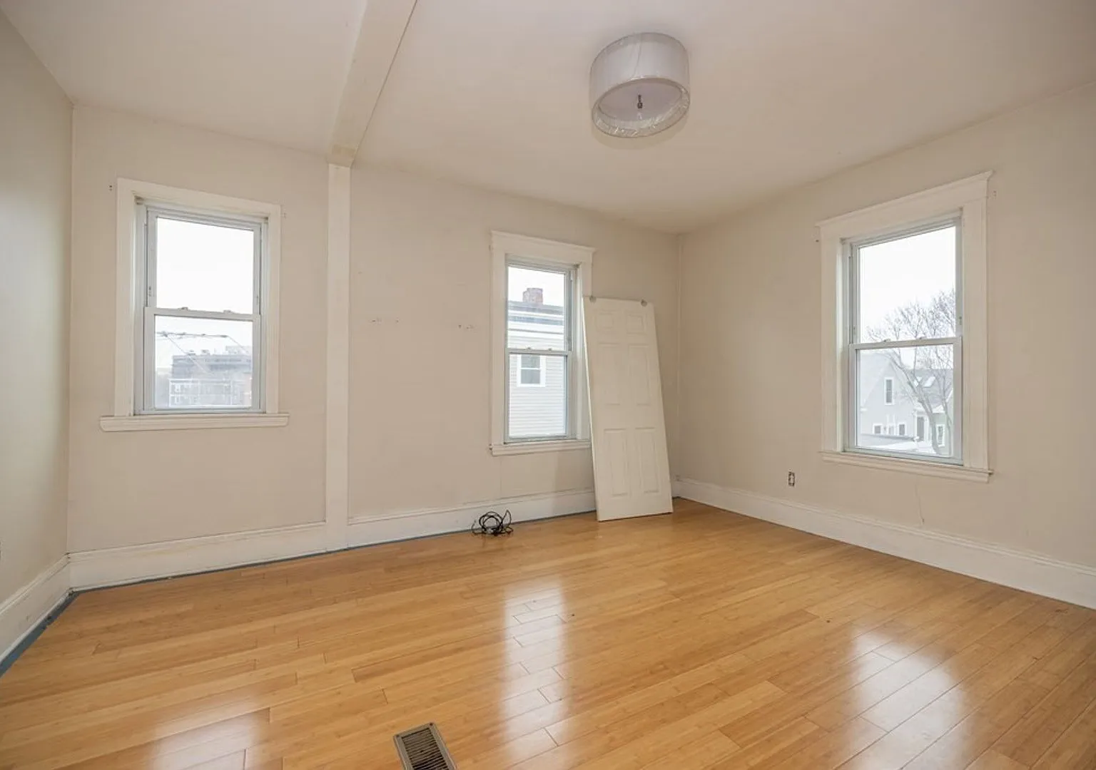 3 bed 1.5 bath in Cambridge... Recently Renovated — Photo 3