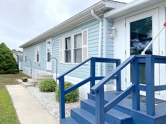 3rd image of 16 Sheffield Dr