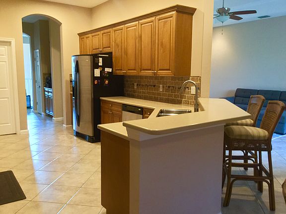 Large Kitch - Abundant Cabs