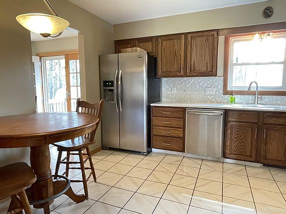 3rd image of 18 Grove Hill Ct