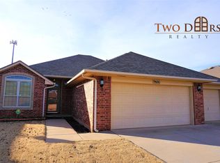 9601 Crooked Creek Ln, Moore, OK 73160