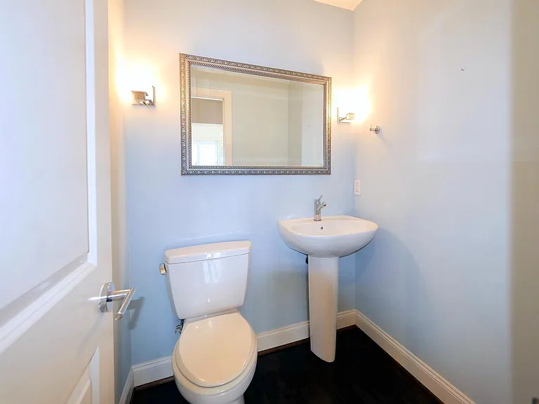 1149 Abbey Pl NE — Photo 18