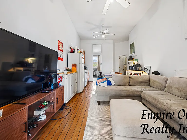 410 Lorimer St #3L — Photo 3