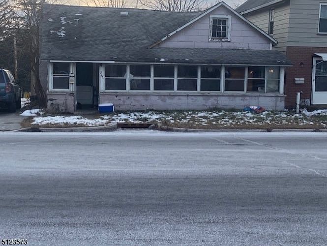 2nd image of 240 Route 23