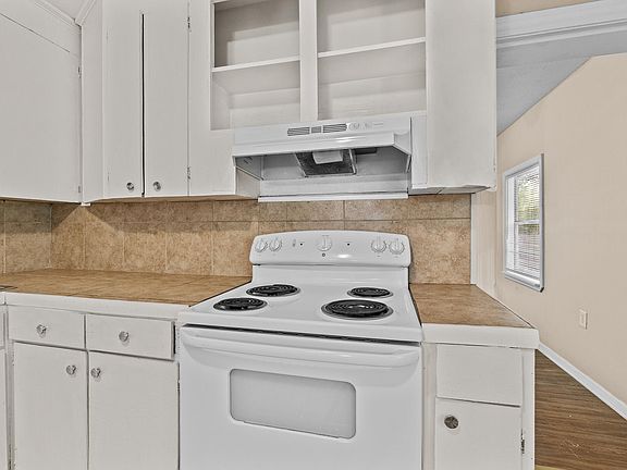 5th image of 915 W 6th St