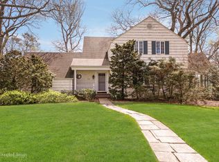 54 Thornwood Ln, Roslyn Heights, NY 11577