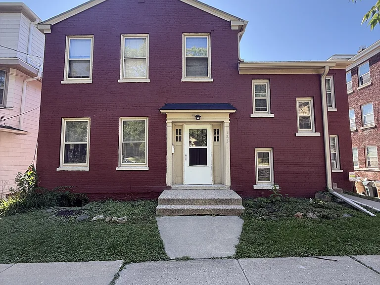 121 E Gorham St — Photo 8