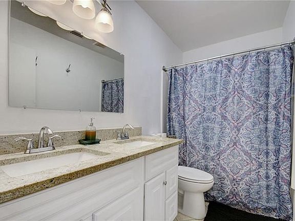 5th image of 210 SE 4th Ave APT 2