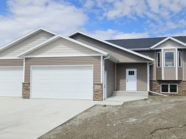5408 Titanium Dr, Bismarck, ND 58503