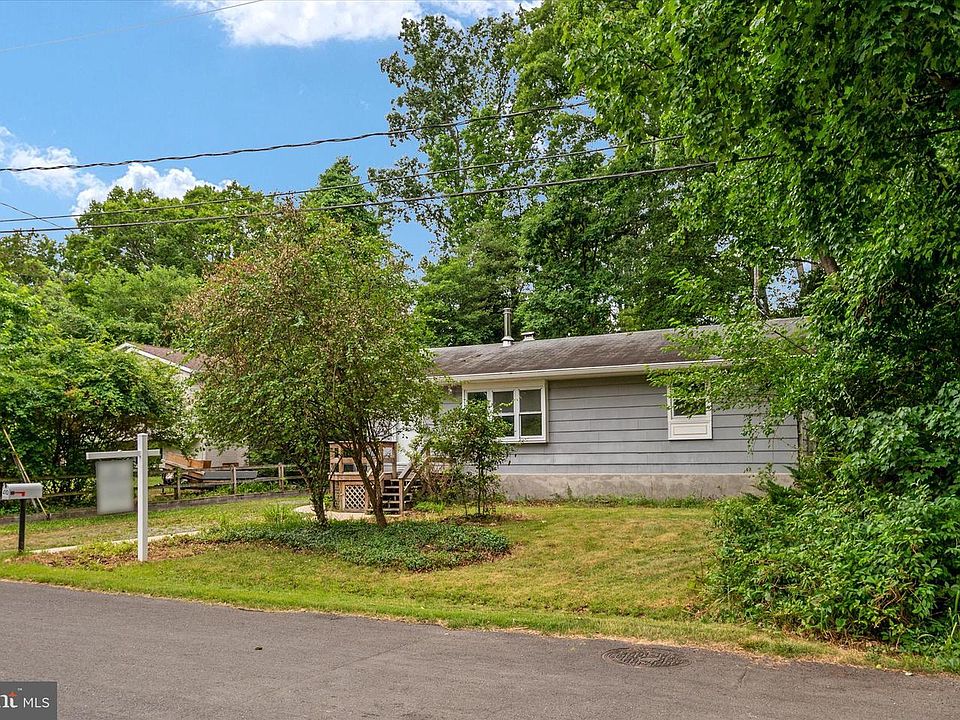 1st image of 410 Walnut Dr