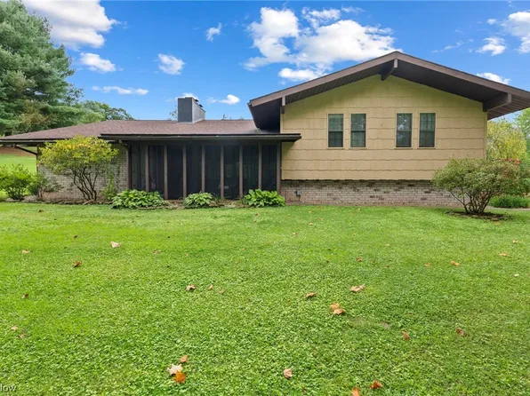 10250 Veto Rd, Belpre, OH 45714