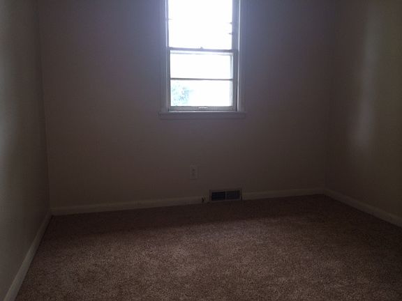 5th image of 2720 Theresa Ave