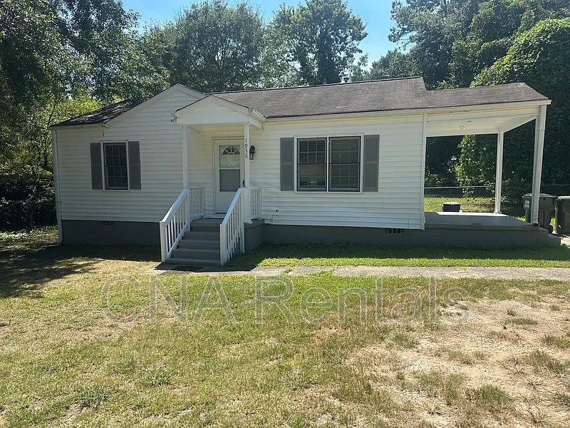 1936 Clearwater Dr SE