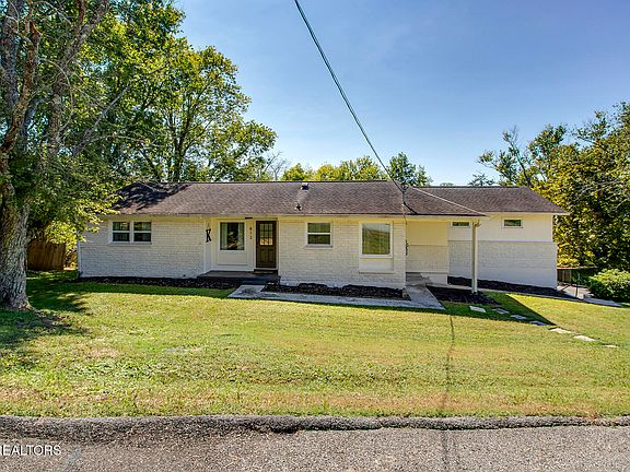 3rd image of 812 Sunset Dr