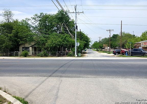 2nd image of 1513 Standish St