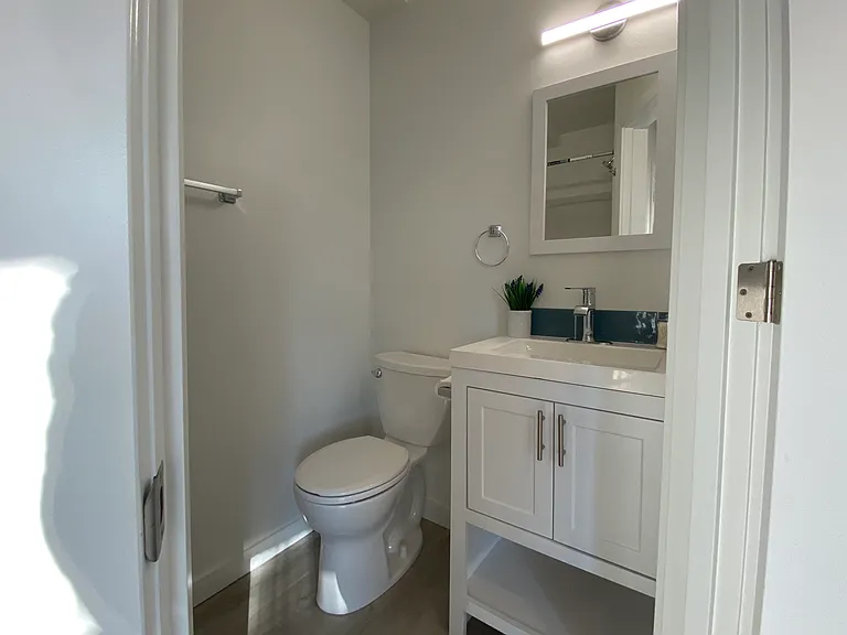 Ace Apartments — Photo 36