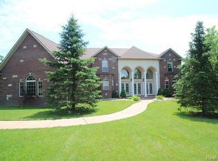 3051 Beach Lake Dr E, Milford, MI