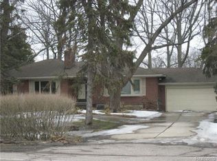 22745 Meridian Rd, Grosse Ile, MI 48138