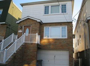 82 Cottage St, Bayonne, NJ 07002