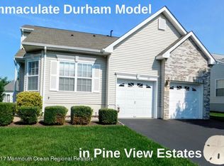 25 Little Leaf Ln, Howell, NJ 07731