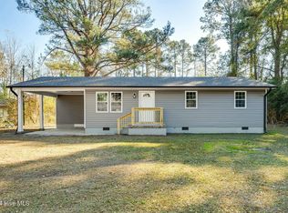 413 Log Cabin Rd, Teachey, NC 28464