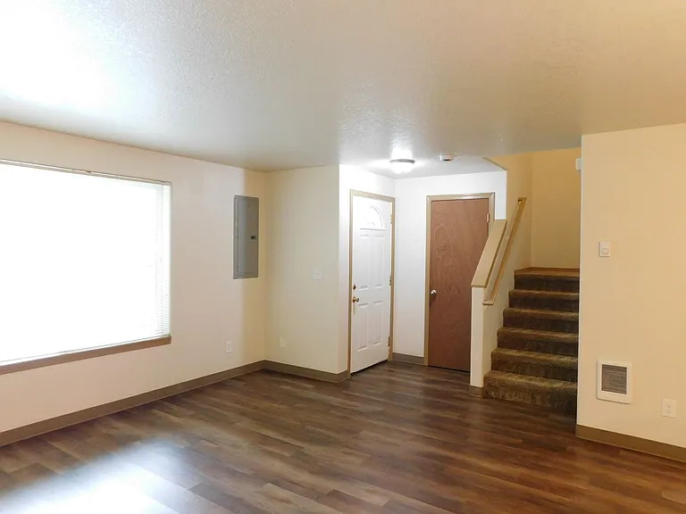 620-636 Browning Ave S — Photo 5