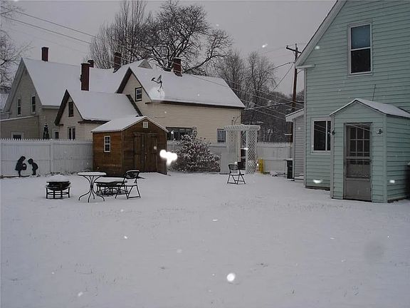 4th image of 88 E Valentine St APT 2