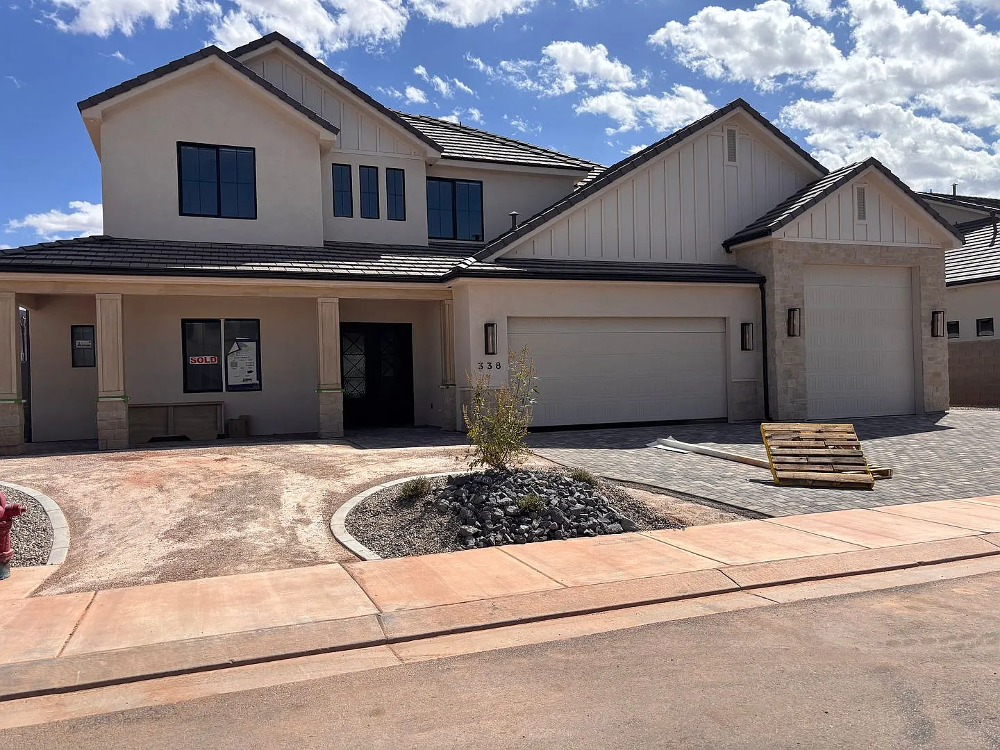 Gorgeous 5 bedroom in Finley Farms with Sports Court — Photo 2