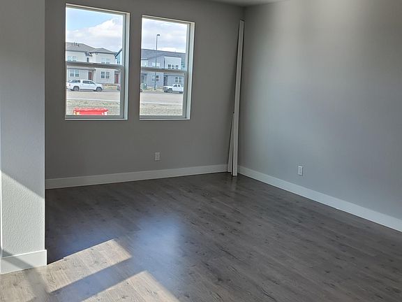 3rd image of 16016 E 47th Dr