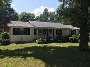 443 Calvert Ridge Rd, Westmoreland, TN 37186